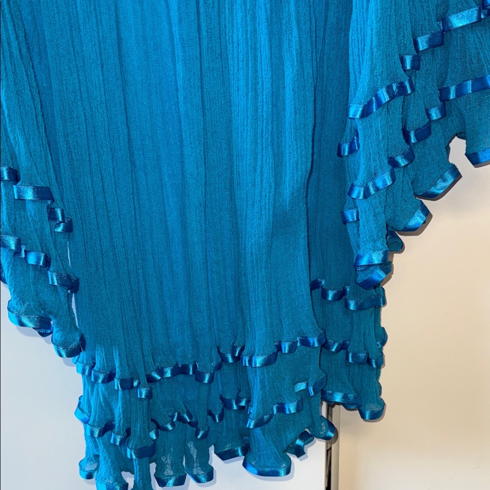 Chic Teal Women's Blouse with Lace Accents - Picture 4 of 5
